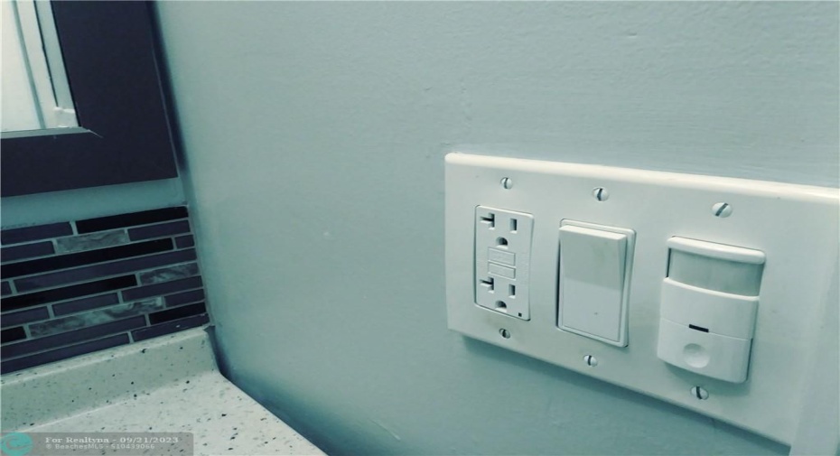 HALLWAY BATHROOM MOTION SWITCH