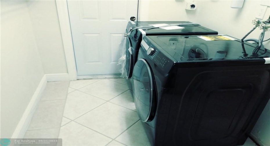 LAUNDRY/UTILITY ROOM