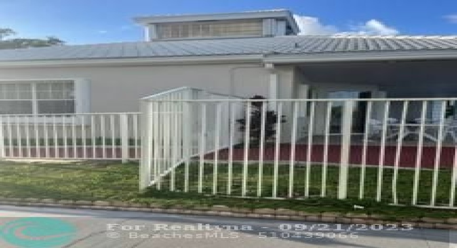 Pool/Clubhouse