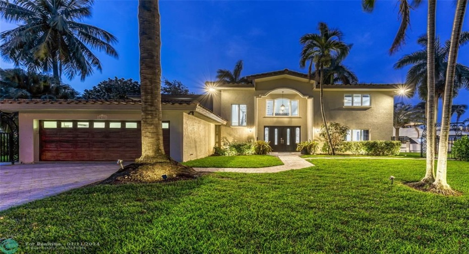 Villa Key is an expansive LUXE Waterfront Point Lot on Sunrise Key Island