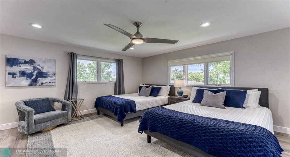 BEDROOM #3 Two Queen Size Beds En Suite Bathroom Smart TV