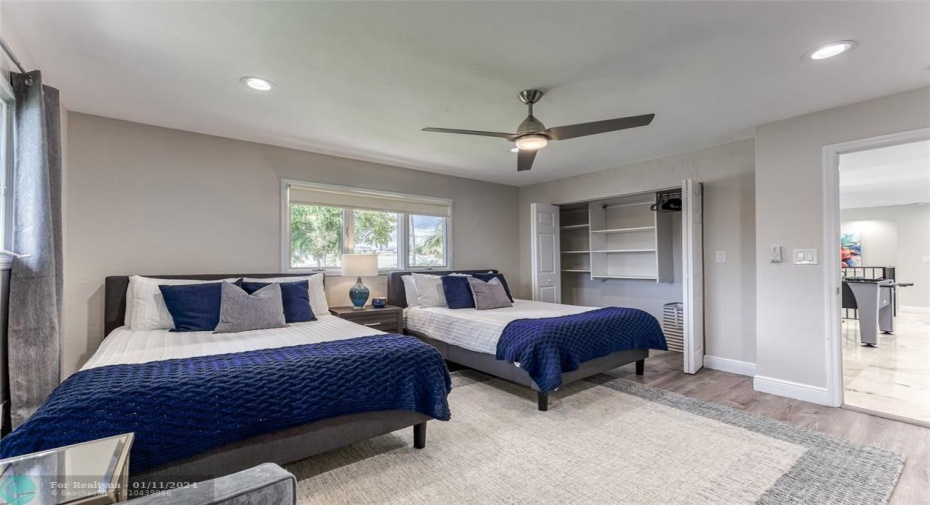 BEDROOM #3 Two Queen Size Beds En Suite Bathroom Smart TV