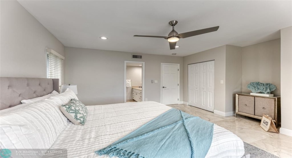 BEDROOM #5 (Downstairs) exits to Pool King Size Bed Jack n Jill Bathroom Smart TV