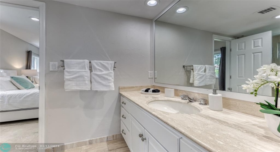 Jack n Jill Bathroom Between Bedroom 4 & 5