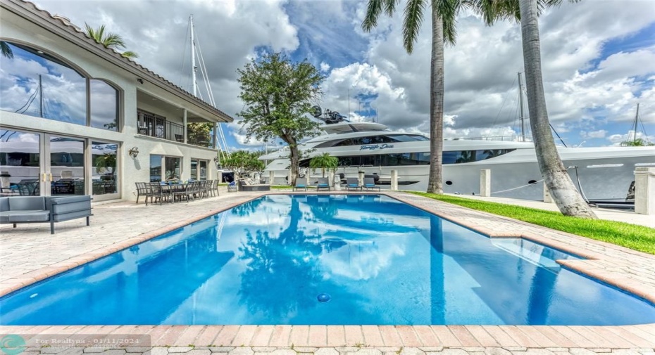 Villa Key- 6 Bedroom / 5.5 Bathroom on a point lot on Sunrise Key. Heated Pool Paddle Boards Foosball
