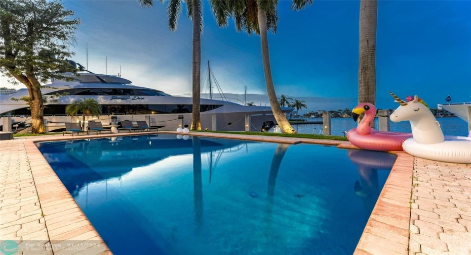 Villa Key- 6 Bedroom / 5.5 Bathroom on a point lot on Sunrise Key. Heated Pool Paddle Boards Foosball