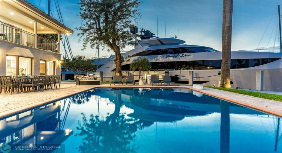 Villa Key- 6 Bedroom / 5.5 Bathroom on a point lot on Sunrise Key. Heated Pool Paddle Boards Foosball