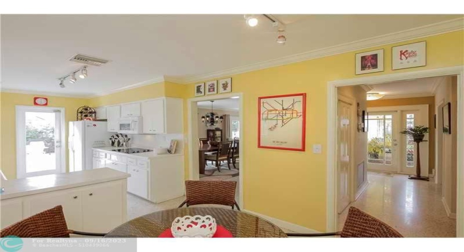 Kitchen. Eat in kitchen