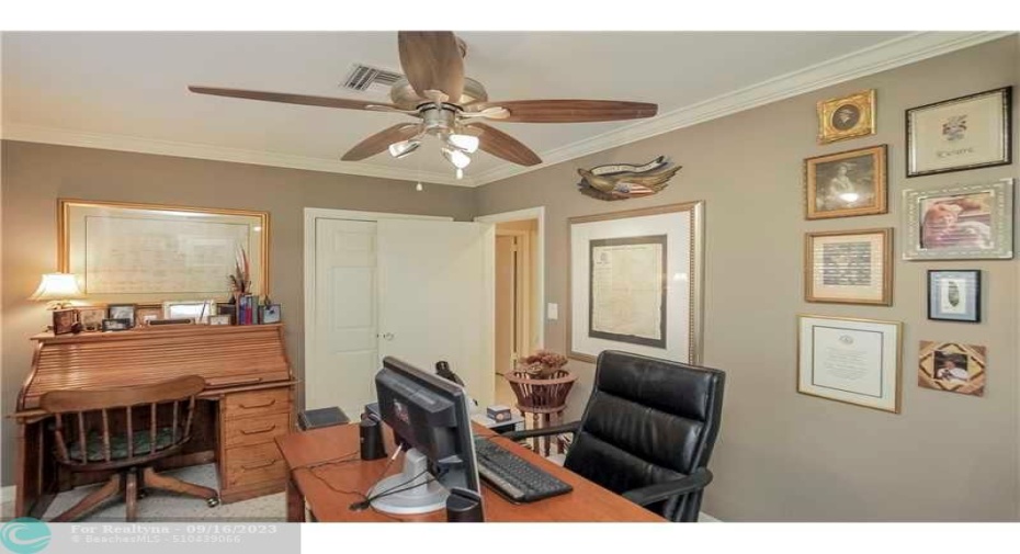Bedroom. Bedroom/Home Office