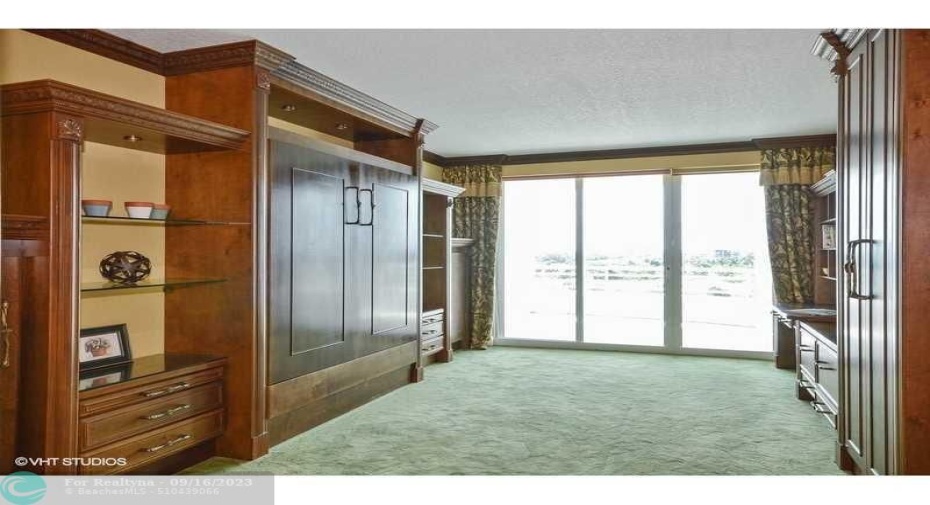 Bedroom. Guest Bedroom/Office with Murphy Bed