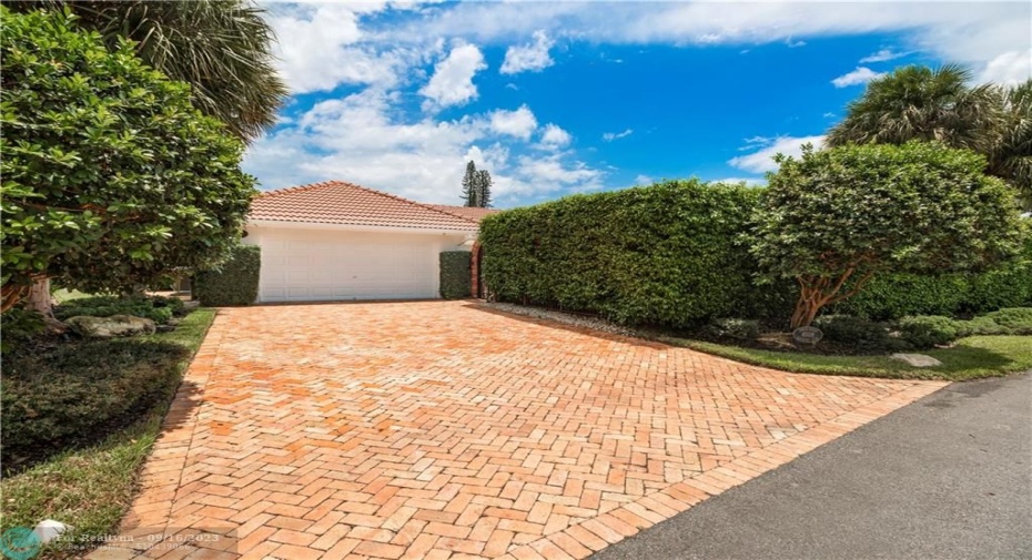 Driveway/Garage