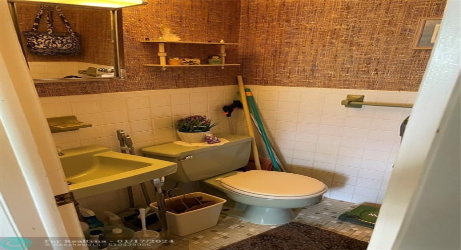 1/2 bath