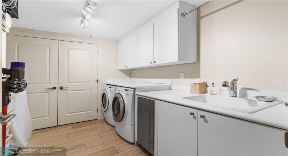 washer/dryer in unit