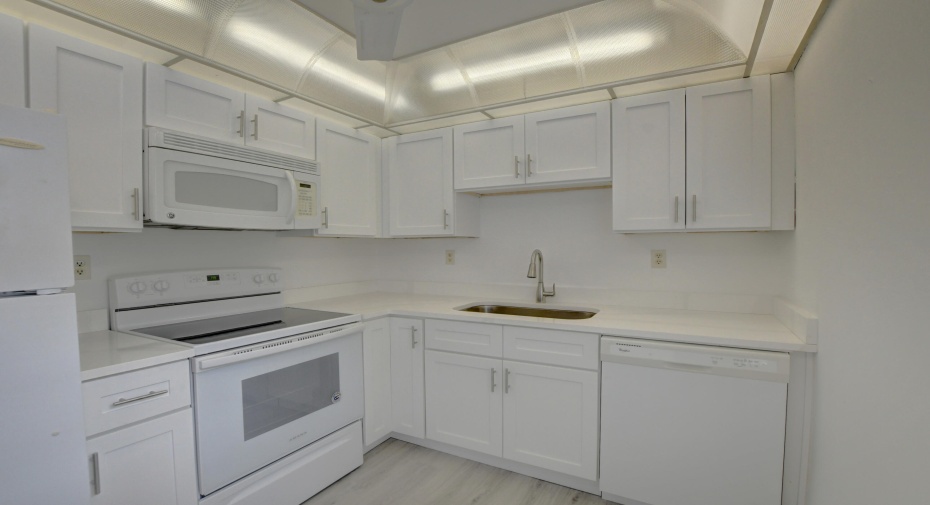 299 Burgundy G, Delray Beach, Florida 33484, 2 Bedrooms Bedrooms, ,2 BathroomsBathrooms,Condominium,For Sale,Burgundy G,1,RX-10914511