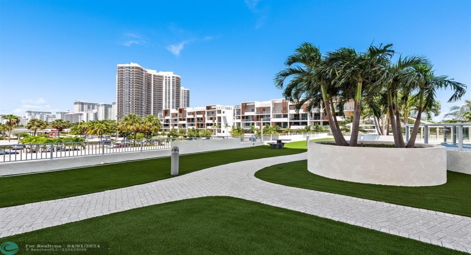 NORTH POOL DECK