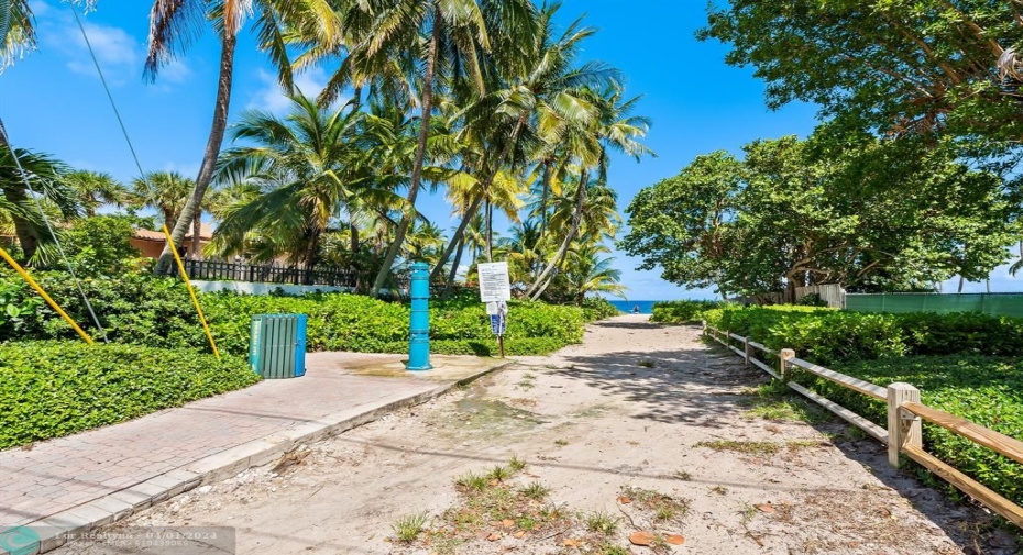 WALKWAY TO THE BEACH