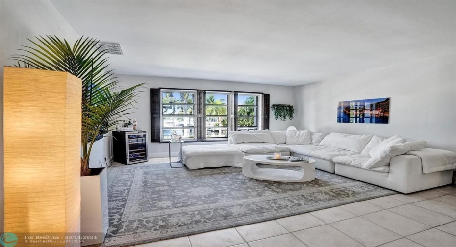 ENJOY A RELAXED ATMOSPHERE IN OVERSIZE LIVING AREA WITH WATER VIEWS