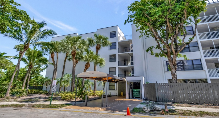 3440 NE 192nd Street Unit 2-R, Aventura, Florida 33180, 3 Bedrooms Bedrooms, ,2 BathroomsBathrooms,Condominium,For Sale,192nd,2,RX-10915969
