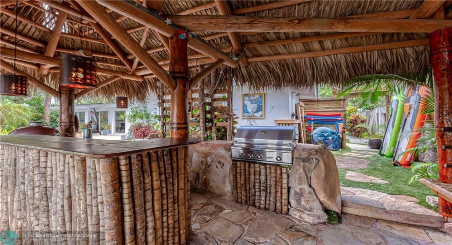 Outdoor Tiki Hut / Bar & BBQ