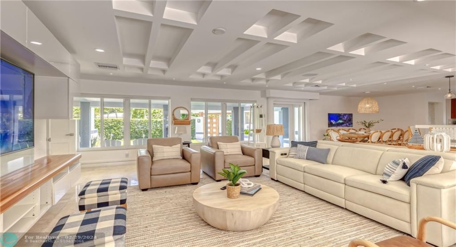 Open layout living / dining area