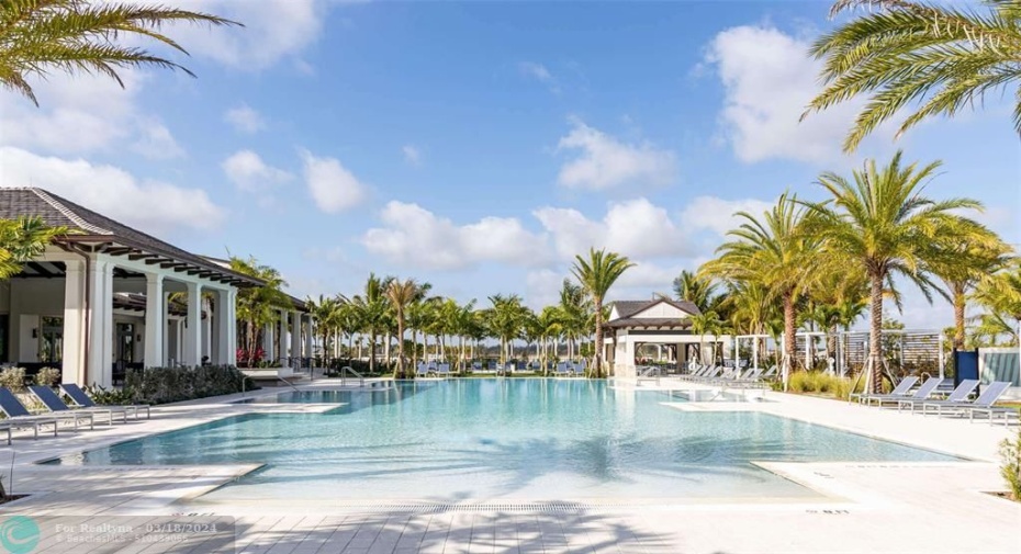 Avenir Resort-Style Pool
