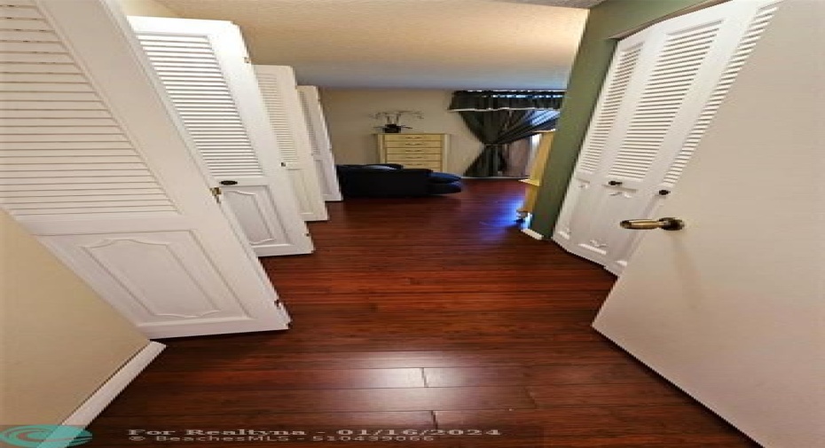 TONS OF CLOSETS