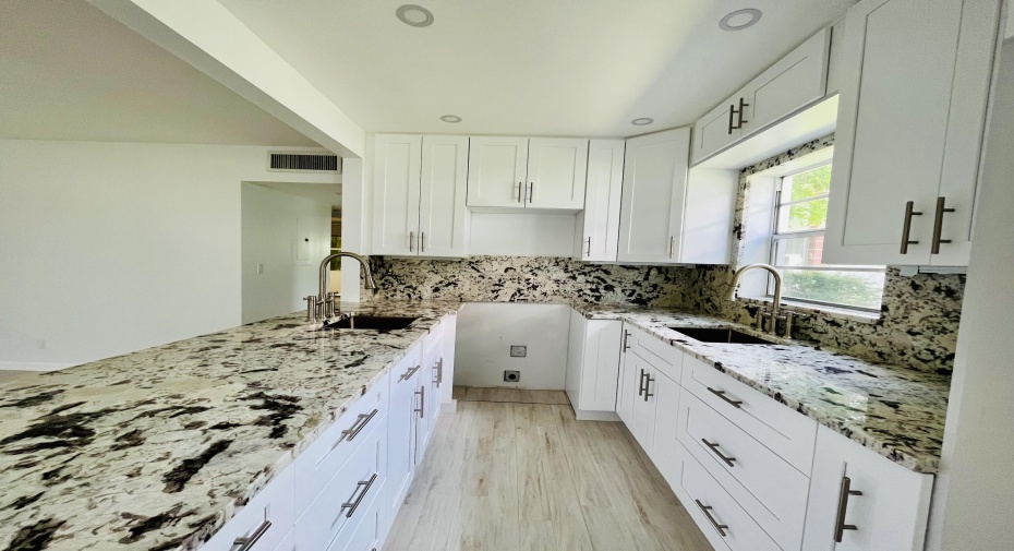 25 Coventry B, West Palm Beach, Florida 33417, 2 Bedrooms Bedrooms, ,2 BathroomsBathrooms,Condominium,For Sale,Coventry B,1,RX-10920441