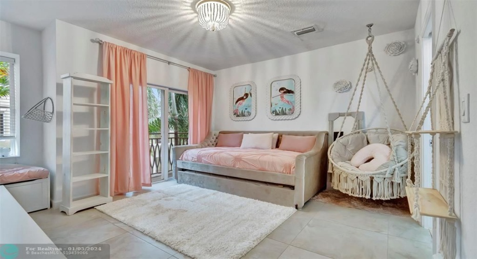 2nd bedroom (3rd floor)