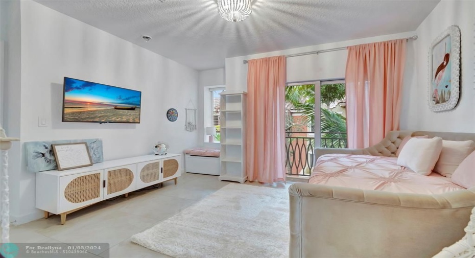 2nd bedroom (3rd floor)