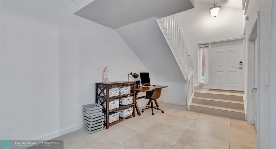 Office nook (1st floor)