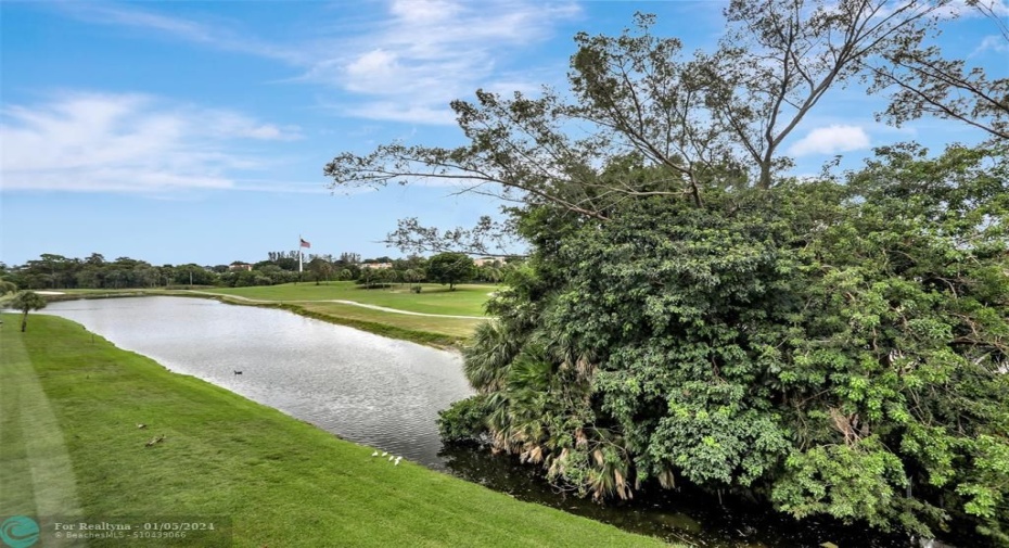 LOCATED ON PUBLIC GOLF COURSE. NO MEMEBERSHIP REQUIRED.