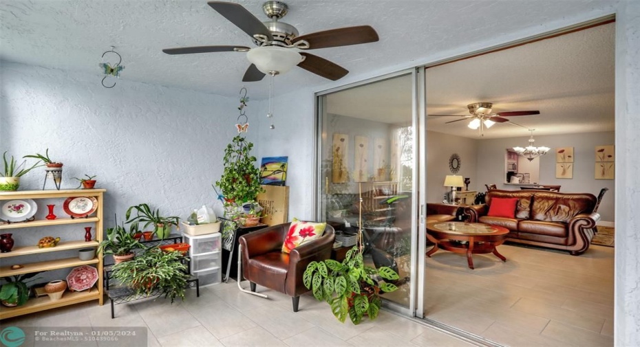 LARGE FLORIDA ROOM