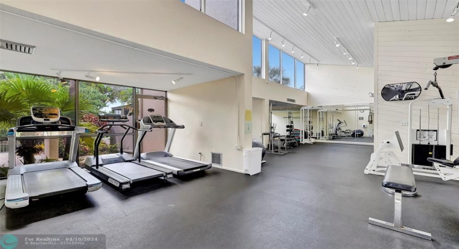 Waterfront GYM is conveniently located next to the Community Clubhouse. SAUNA is Located in the Clubhouse next to the 2nd Pool.