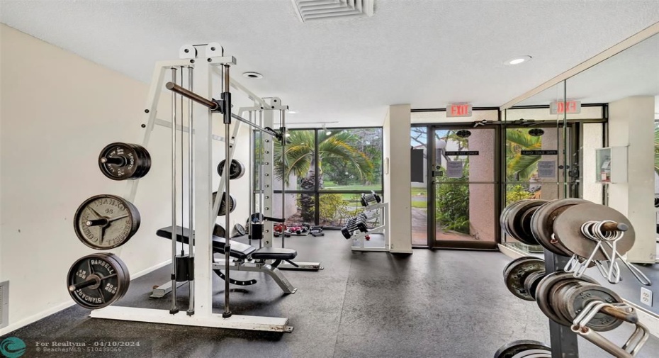 Waterfront GYM is conveniently located next to the Community Clubhouse. SAUNA is Located in the Clubhouse next to the 2nd Pool.