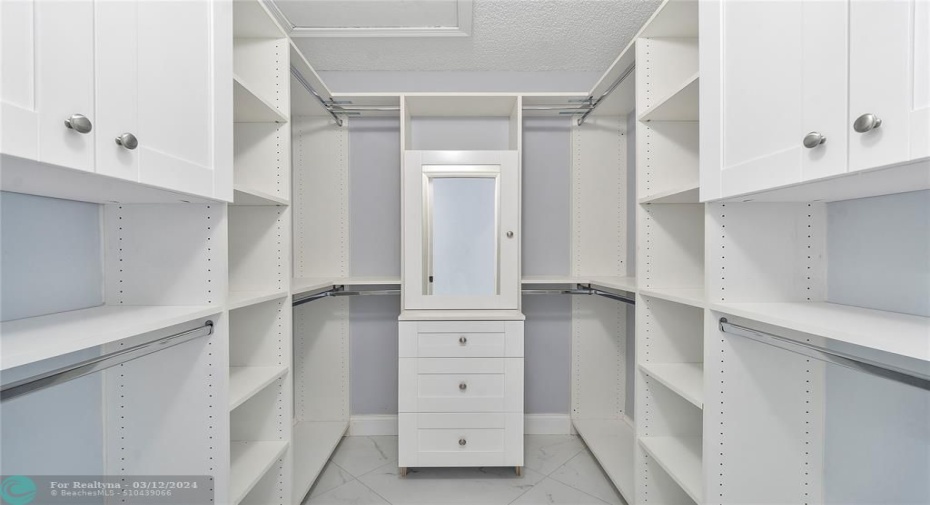 Master closet-1