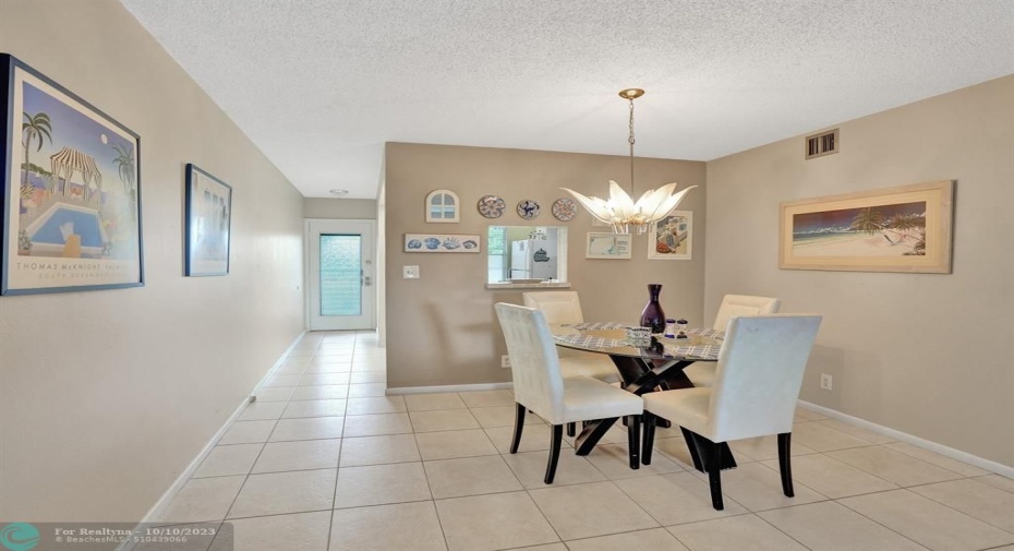 Gorgeous Dining room Table