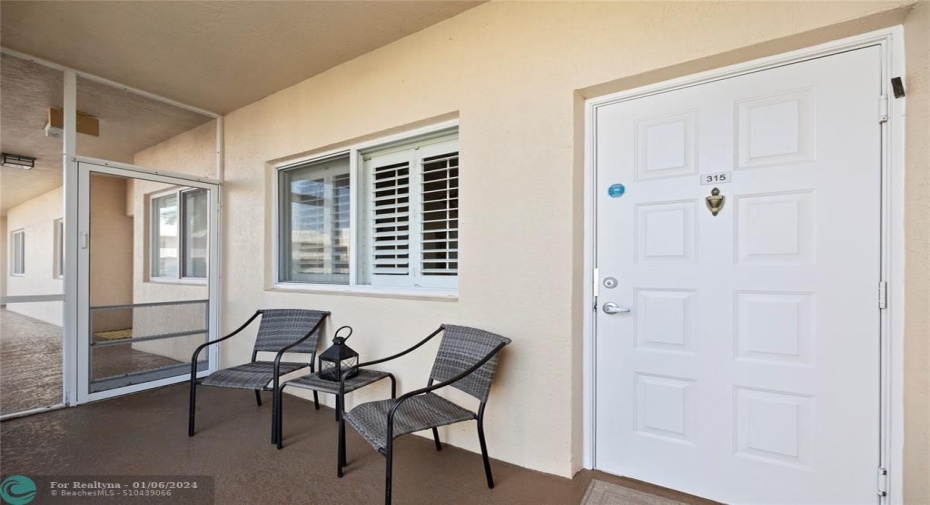 Screened Porch Ent