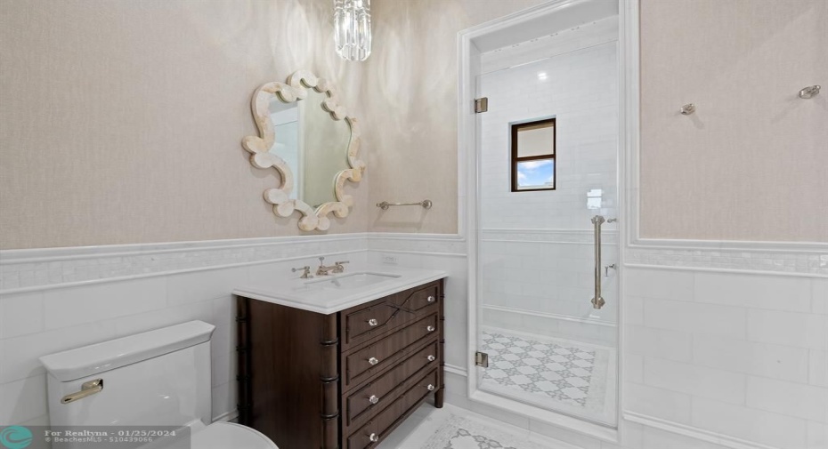 Bath En-suite 1