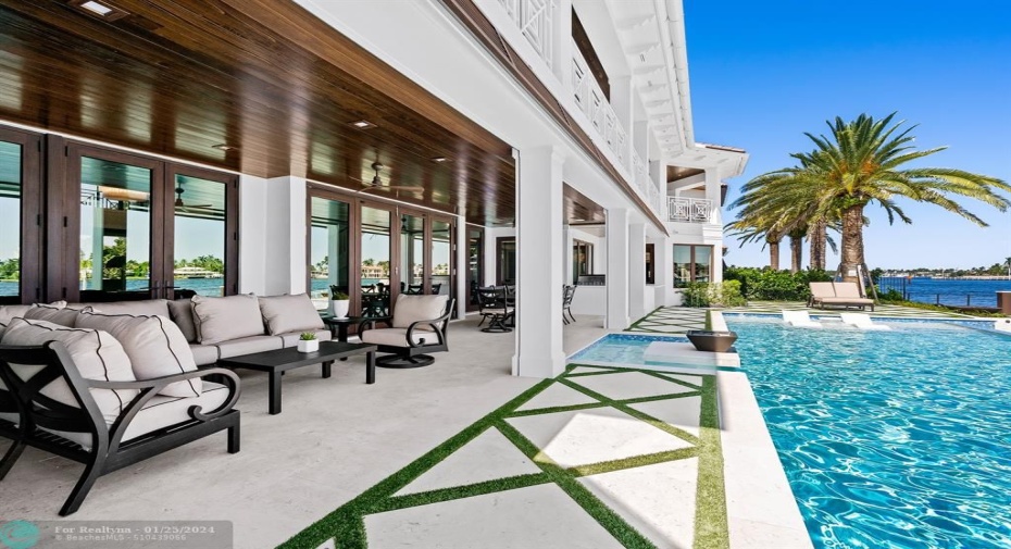 Swim out bar in pool