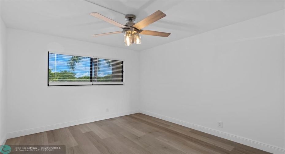 Pic without virtual staging