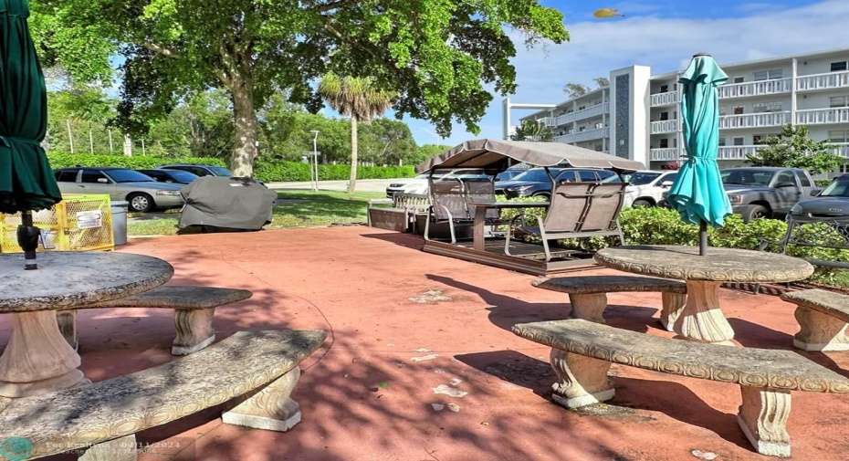 Courtyard & BBQ for Ventnor H
