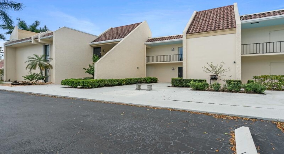 1801 Presidential Way Unit D202, West Palm Beach, Florida 33401, 2 Bedrooms Bedrooms, ,2 BathroomsBathrooms,Condominium,For Sale,Presidential,2,RX-10873698
