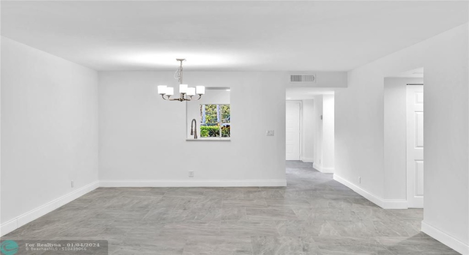 Living room/dining ro