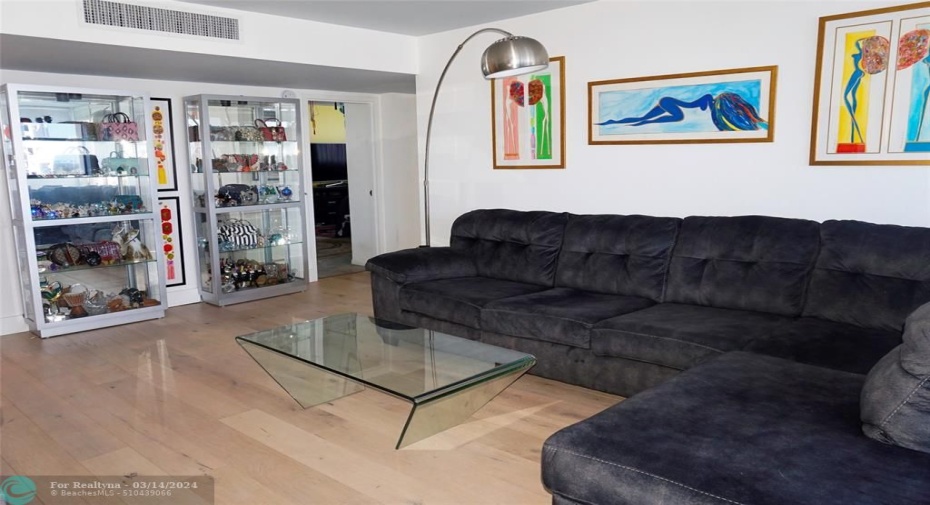 Living area with oak flooring