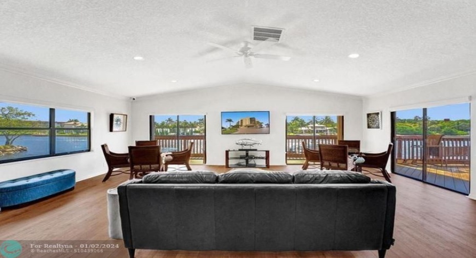 CLUBHOUSE