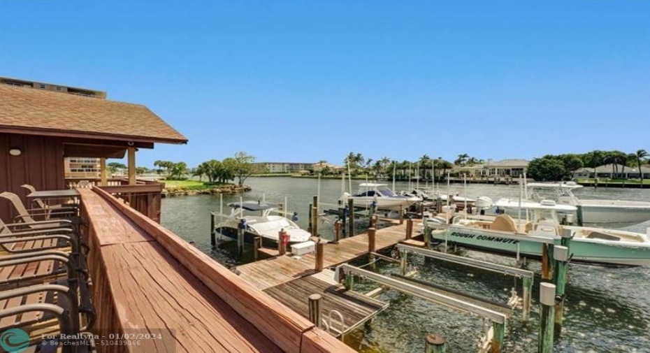 BOAT DOCKAGE