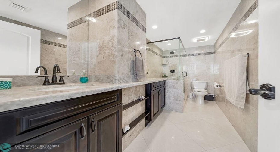 Master Bathroom w/ Shower