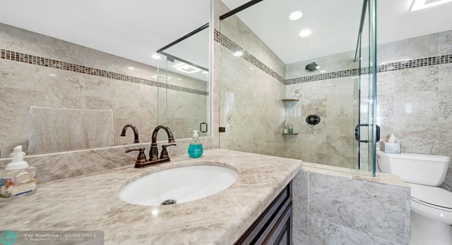 Master Bathroom w/ Shower