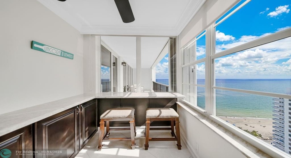 Kitchen Breakfast Counter w/ View of Ocean