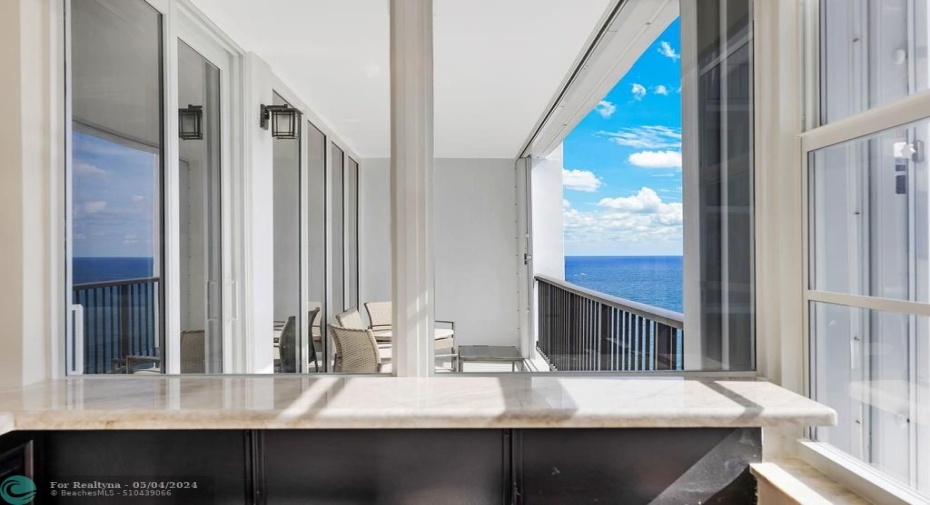 Kitchen Breakfast Counter w/ View of Ocean
